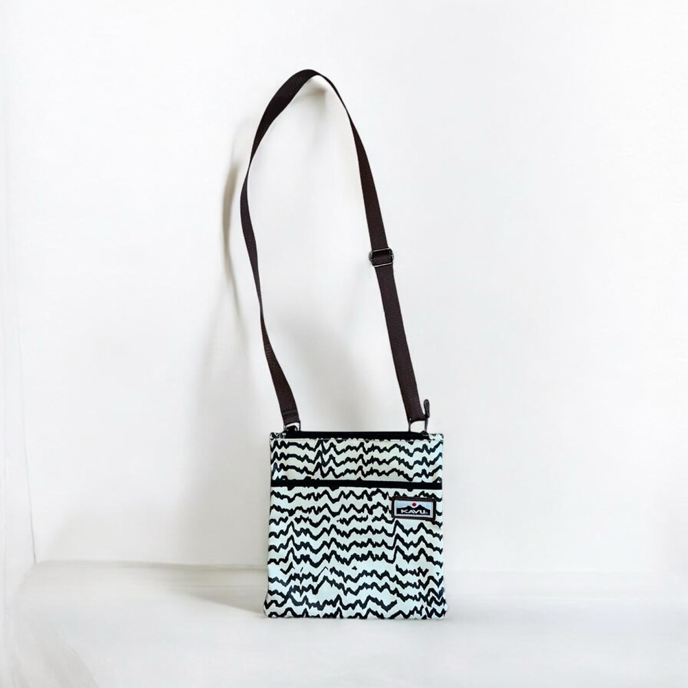 Black and White Patterned Crossbody Kavu Bag